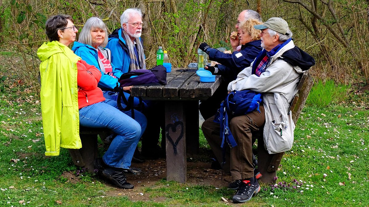 Wandergruppe auf Grüngürteltour